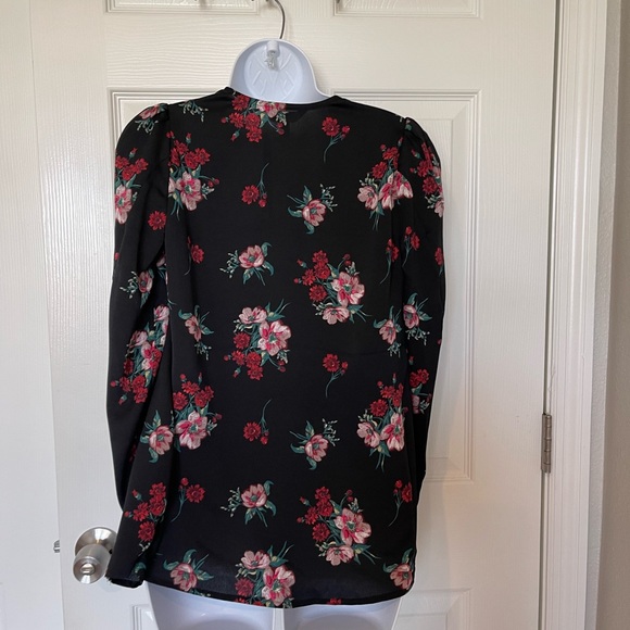 NWT: Express Floral Blouse - Picture 4 of 6
